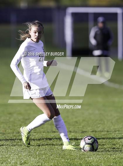 Thumbnail 2 in Staples vs Darien (FCIAC Quarterfinal) photogallery.