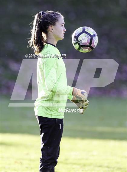 Thumbnail 1 in Staples vs Darien (FCIAC Quarterfinal) photogallery.