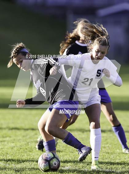 Thumbnail 2 in Staples vs Darien (FCIAC Quarterfinal) photogallery.