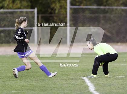 Thumbnail 2 in Staples vs Darien (FCIAC Quarterfinal) photogallery.