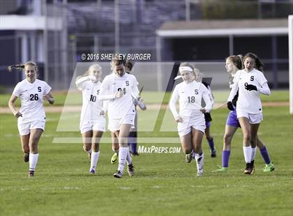 Thumbnail 3 in Staples vs Darien (FCIAC Quarterfinal) photogallery.