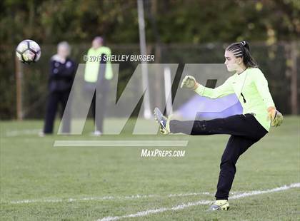 Thumbnail 2 in Staples vs Darien (FCIAC Quarterfinal) photogallery.