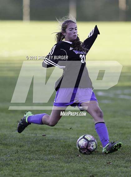 Thumbnail 3 in Staples vs Darien (FCIAC Quarterfinal) photogallery.