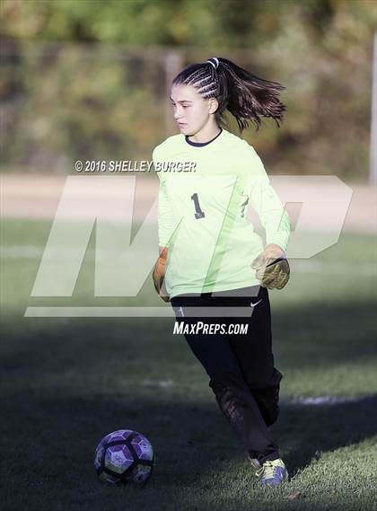 Thumbnail 1 in Staples vs Darien (FCIAC Quarterfinal) photogallery.