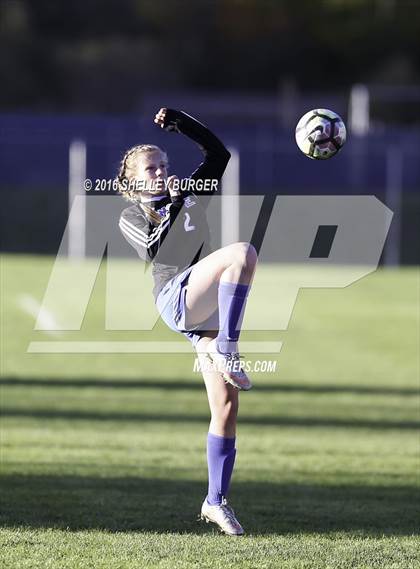 Thumbnail 3 in Staples vs Darien (FCIAC Quarterfinal) photogallery.