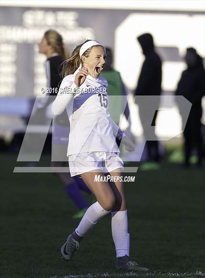 Thumbnail 2 in Staples vs Darien (FCIAC Quarterfinal) photogallery.