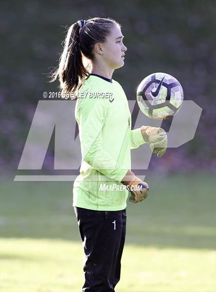 Thumbnail 1 in Staples vs Darien (FCIAC Quarterfinal) photogallery.