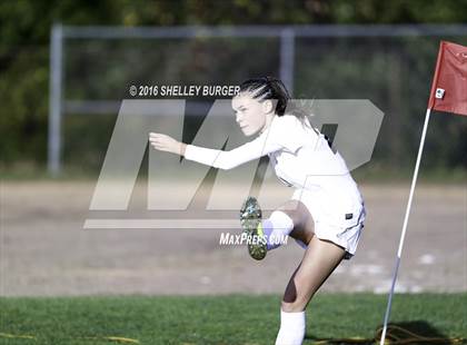 Thumbnail 2 in Staples vs Darien (FCIAC Quarterfinal) photogallery.