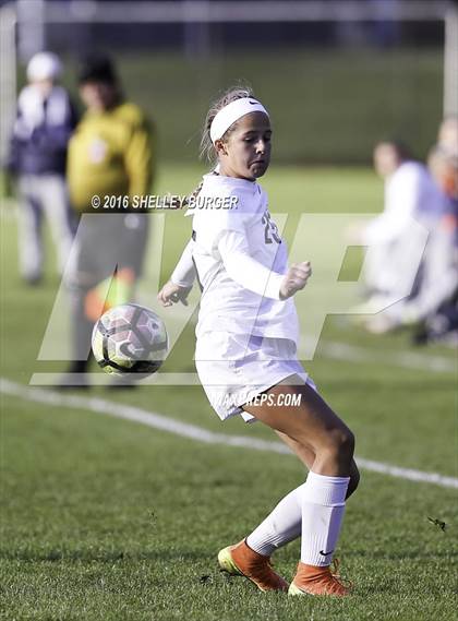 Thumbnail 3 in Staples vs Darien (FCIAC Quarterfinal) photogallery.