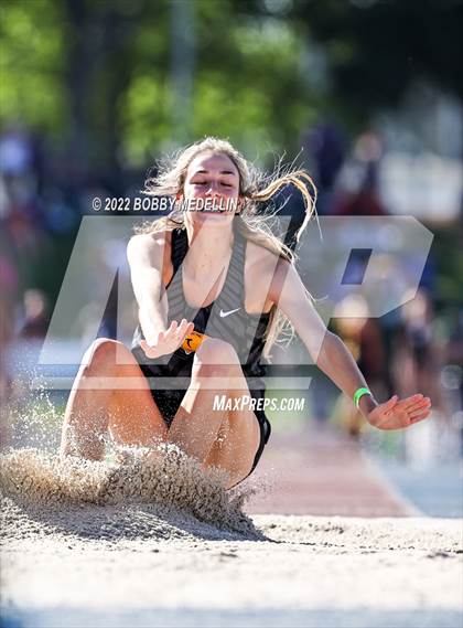 Thumbnail 2 in CIF Girls Central Section Track & Field Championships photogallery.