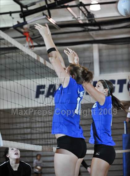 Thumbnail 3 in Rochester @ Farmington photogallery.