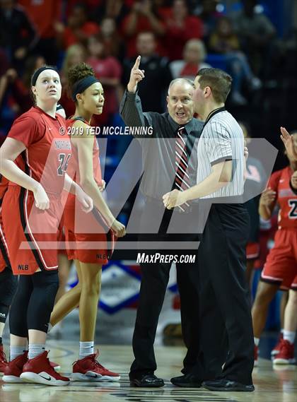Thumbnail 2 in Bentonville vs Northside (AAA 6A State Final) photogallery.