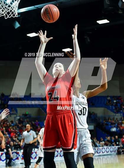 Thumbnail 2 in Bentonville vs Northside (AAA 6A State Final) photogallery.