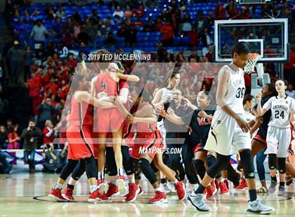 Thumbnail 2 in Bentonville vs Northside (AAA 6A State Final) photogallery.
