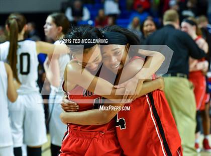 Thumbnail 3 in Bentonville vs Northside (AAA 6A State Final) photogallery.
