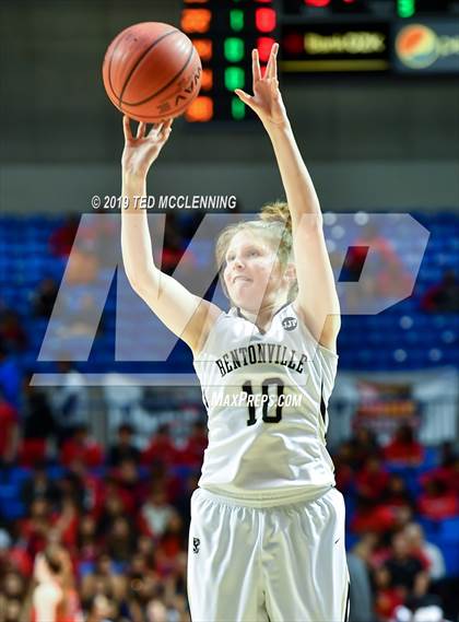 Thumbnail 2 in Bentonville vs Northside (AAA 6A State Final) photogallery.