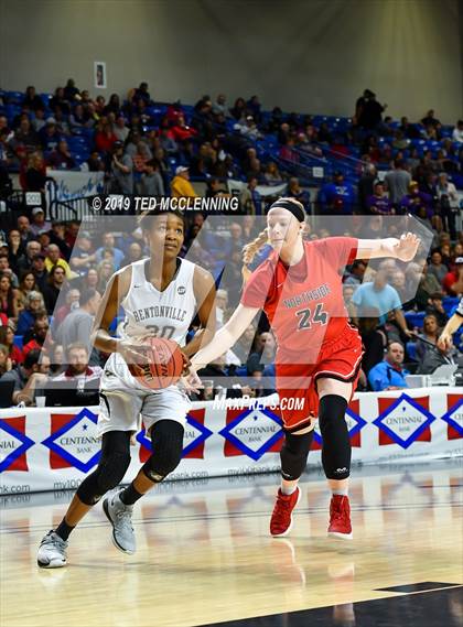 Thumbnail 2 in Bentonville vs Northside (AAA 6A State Final) photogallery.