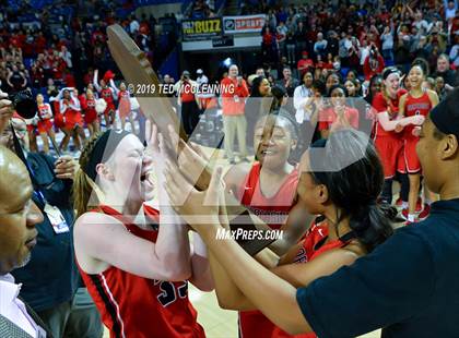 Thumbnail 3 in Bentonville vs Northside (AAA 6A State Final) photogallery.