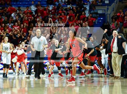 Thumbnail 2 in Bentonville vs Northside (AAA 6A State Final) photogallery.