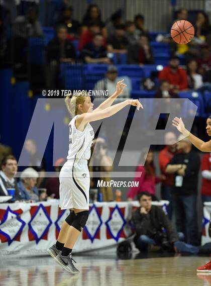 Thumbnail 2 in Bentonville vs Northside (AAA 6A State Final) photogallery.