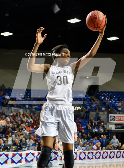 Thumbnail 3 in Bentonville vs Northside (AAA 6A State Final) photogallery.