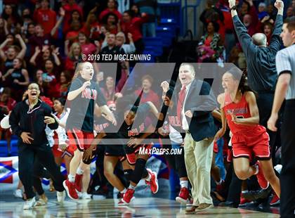Thumbnail 3 in Bentonville vs Northside (AAA 6A State Final) photogallery.