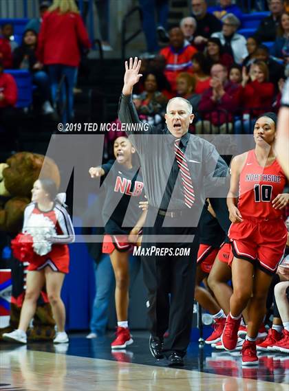 Thumbnail 3 in Bentonville vs Northside (AAA 6A State Final) photogallery.