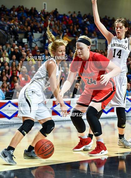 Thumbnail 1 in Bentonville vs Northside (AAA 6A State Final) photogallery.