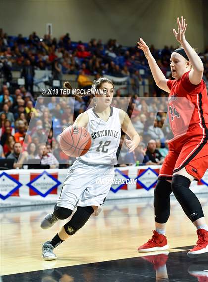 Thumbnail 2 in Bentonville vs Northside (AAA 6A State Final) photogallery.