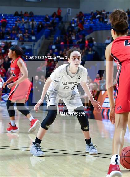 Thumbnail 1 in Bentonville vs Northside (AAA 6A State Final) photogallery.