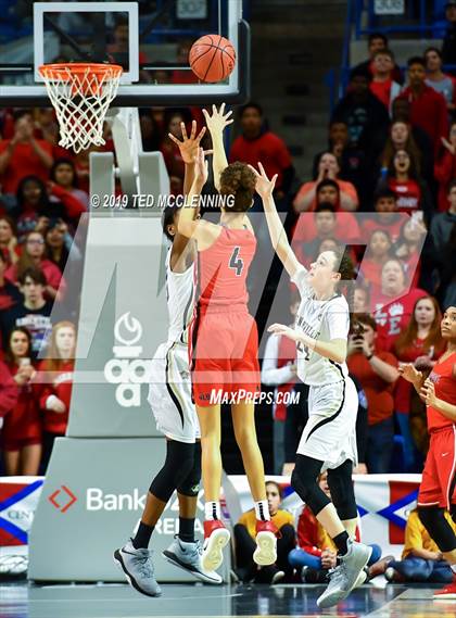 Thumbnail 2 in Bentonville vs Northside (AAA 6A State Final) photogallery.