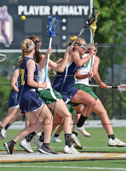 Thumbnail 3 in Farmingdale vs Massapequa (Section 8 Class A Final) photogallery.