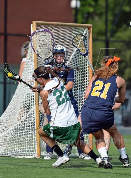 Thumbnail 2 in Farmingdale vs Massapequa (Section 8 Class A Final) photogallery.