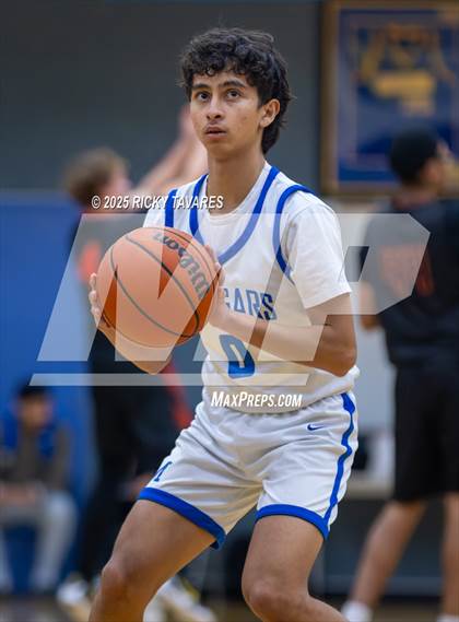 Thumbnail 1 in JV: Washington @ Newark Memorial photogallery.