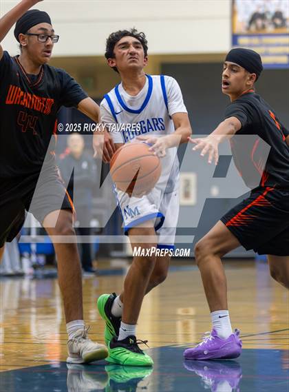 Thumbnail 2 in JV: Washington @ Newark Memorial photogallery.