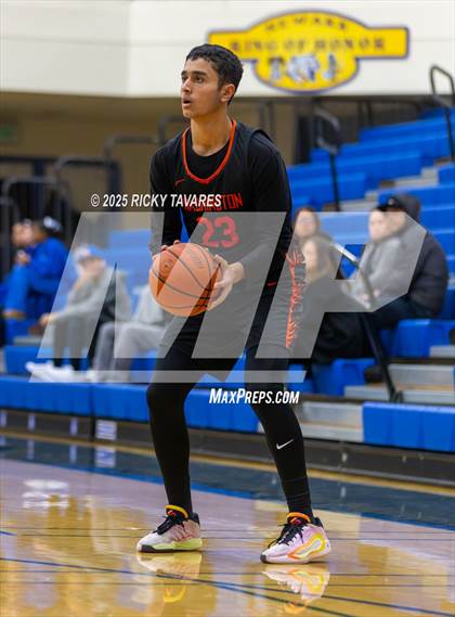 Thumbnail 3 in JV: Washington @ Newark Memorial photogallery.