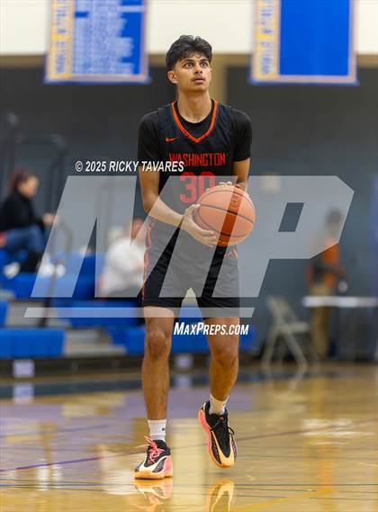 Thumbnail 3 in JV: Washington @ Newark Memorial photogallery.