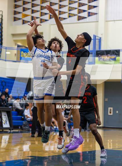 Thumbnail 2 in JV: Washington @ Newark Memorial photogallery.