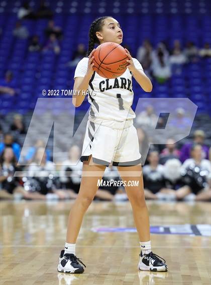 Thumbnail 2 in Clark vs. DeSoto (UIL 6A State Semifinal) photogallery.