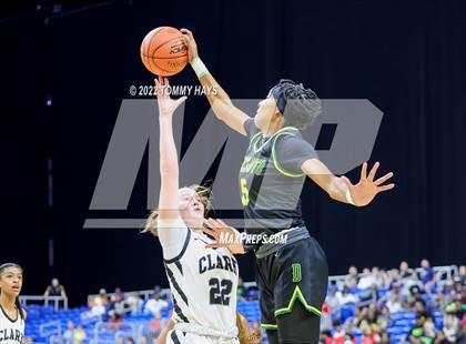 Thumbnail 1 in Clark vs. DeSoto (UIL 6A State Semifinal) photogallery.