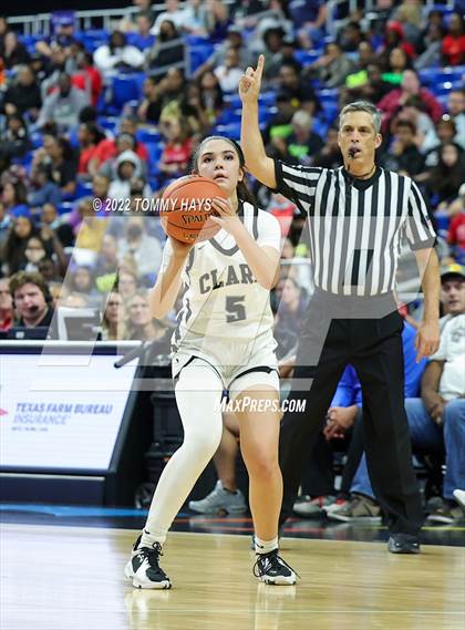 Thumbnail 3 in Clark vs. DeSoto (UIL 6A State Semifinal) photogallery.