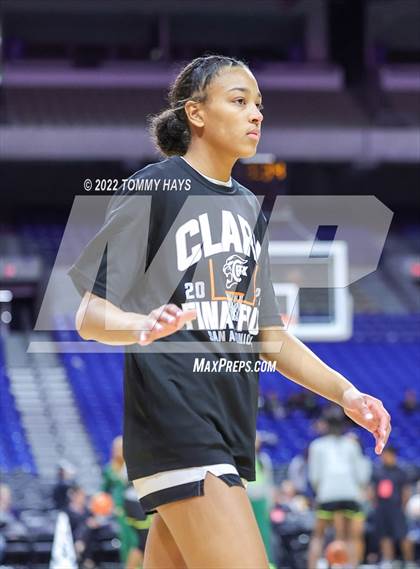 Thumbnail 2 in Clark vs. DeSoto (UIL 6A State Semifinal) photogallery.
