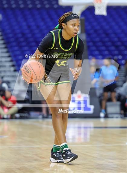 Thumbnail 2 in Clark vs. DeSoto (UIL 6A State Semifinal) photogallery.