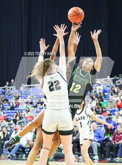 Thumbnail 2 in Clark vs. DeSoto (UIL 6A State Semifinal) photogallery.