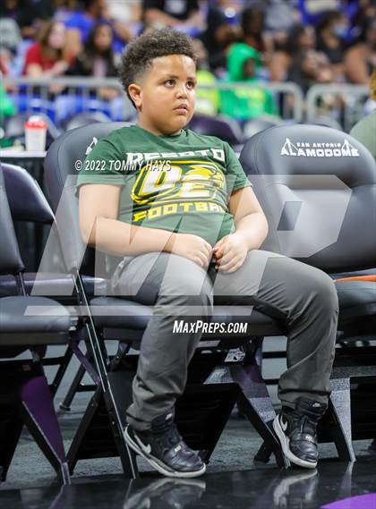 Thumbnail 2 in Clark vs. DeSoto (UIL 6A State Semifinal) photogallery.