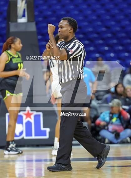 Thumbnail 1 in Clark vs. DeSoto (UIL 6A State Semifinal) photogallery.