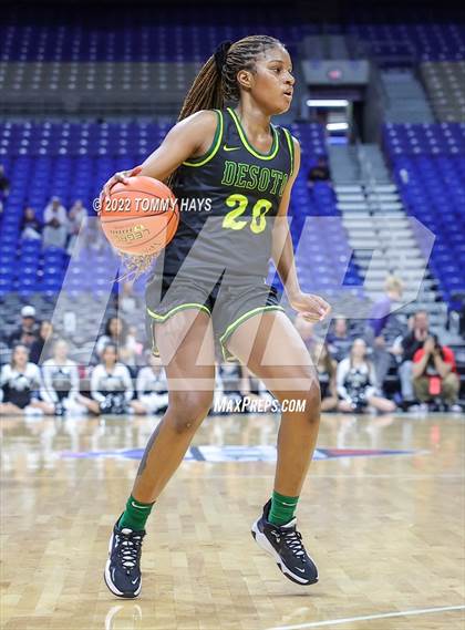 Thumbnail 1 in Clark vs. DeSoto (UIL 6A State Semifinal) photogallery.