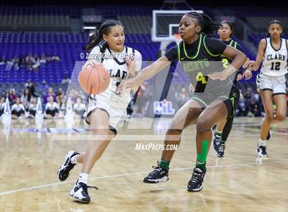 Thumbnail 3 in Clark vs. DeSoto (UIL 6A State Semifinal) photogallery.