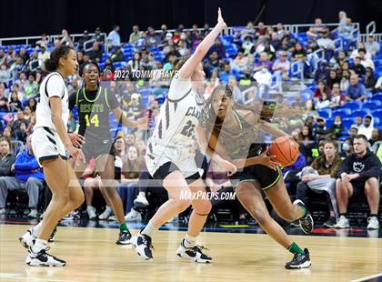 Thumbnail 2 in Clark vs. DeSoto (UIL 6A State Semifinal) photogallery.