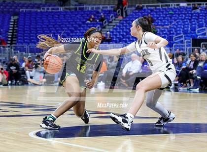 Thumbnail 3 in Clark vs. DeSoto (UIL 6A State Semifinal) photogallery.